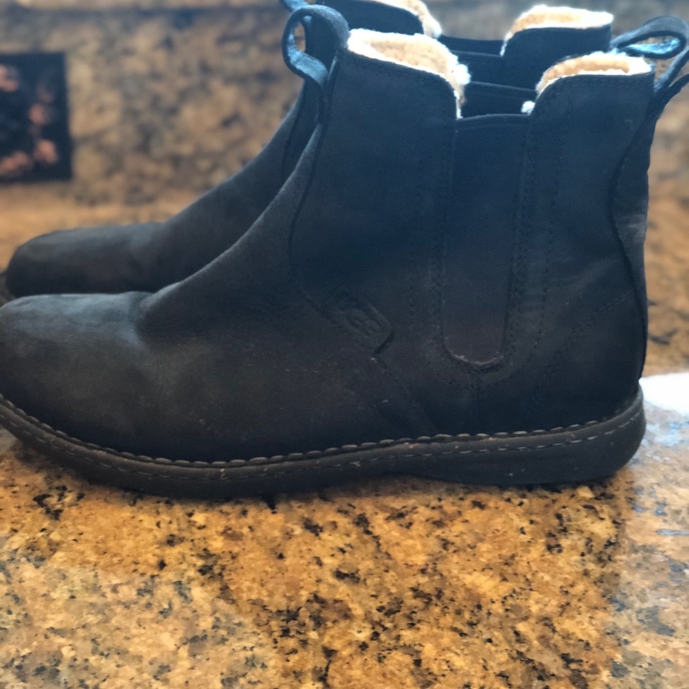 Men’s UGG shearling lined suede booties